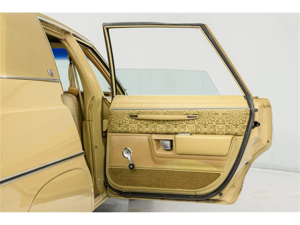 1977 Chrysler Newport - Image 12 of 31