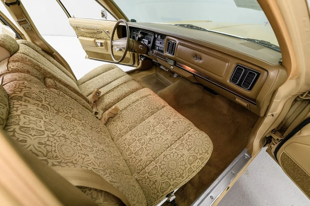 1977 Chrysler Newport - Image 16 of 31