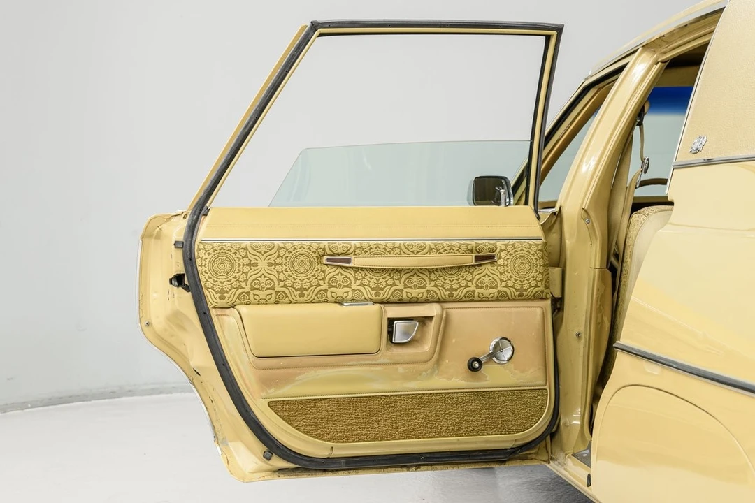 1977 Chrysler Newport - Image 12 of 31