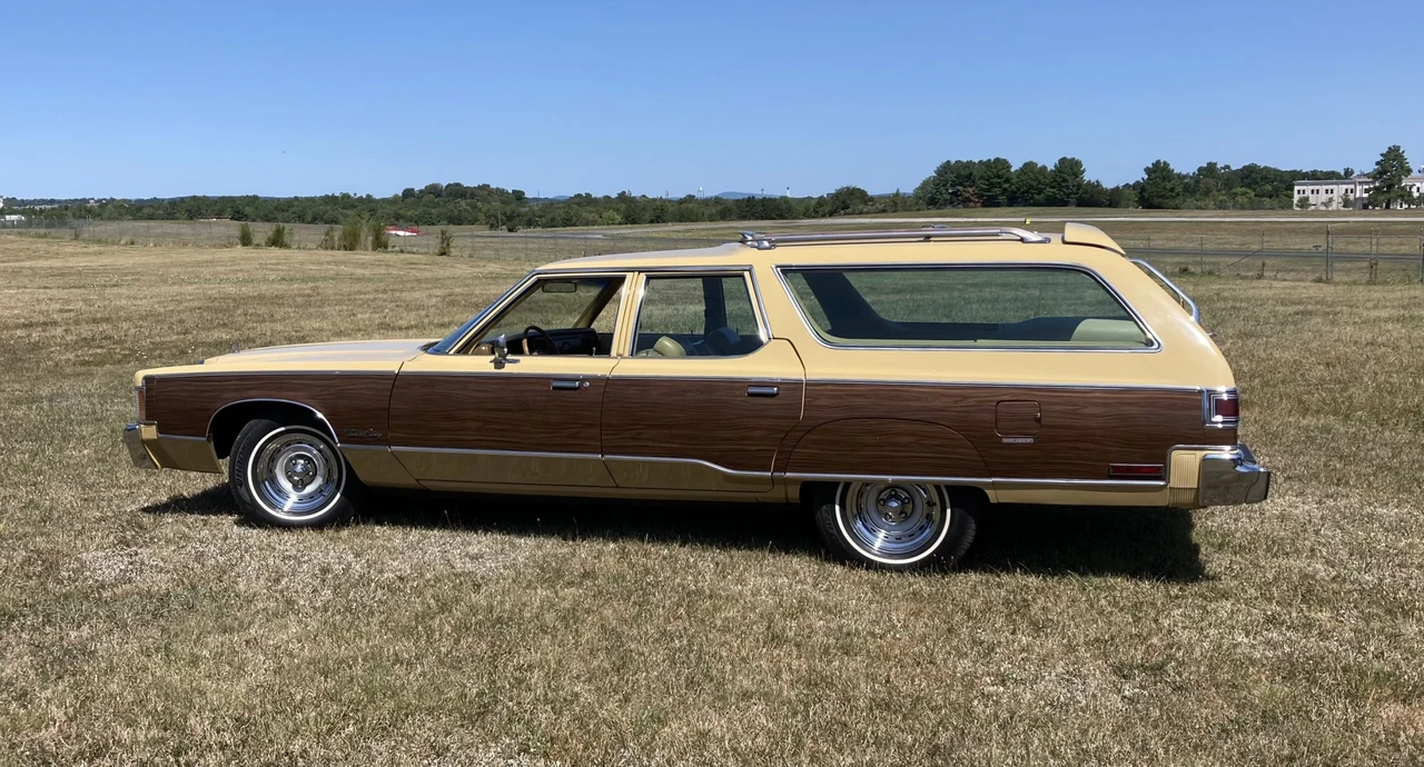 1977 Chrysler Town & Country - Image 11 of 31