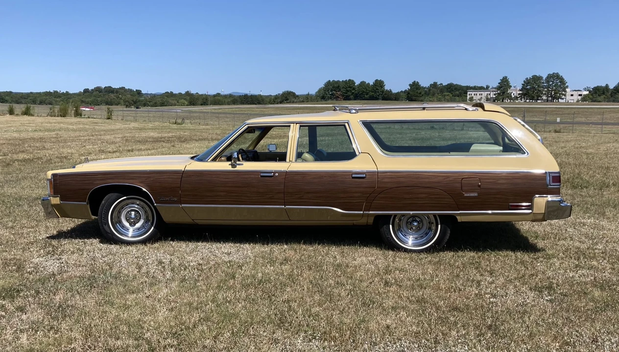 1977 Chrysler Town & Country - Image 12 of 31