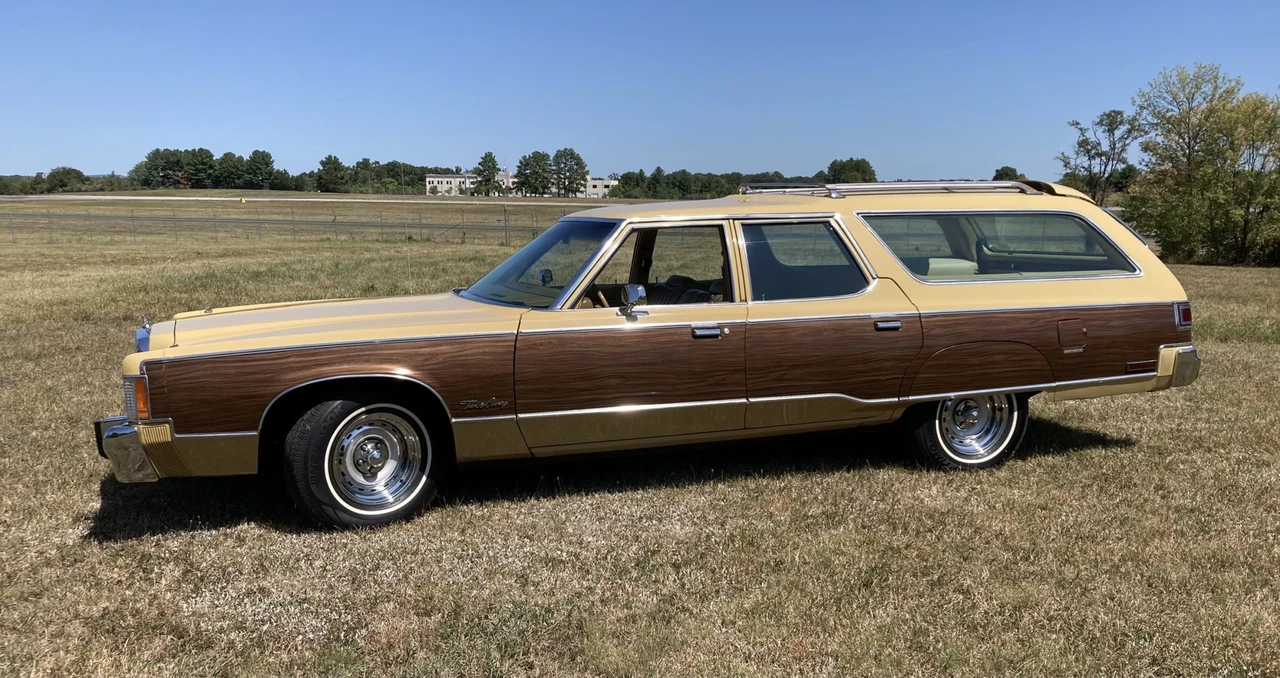 1977 Chrysler Town & Country - Image 13 of 31