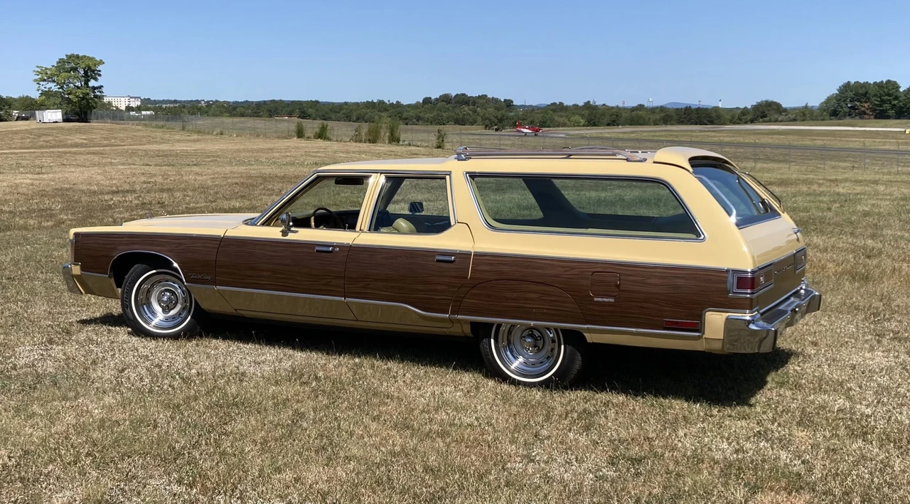 1977 Chrysler Town & Country - Image 9 of 31