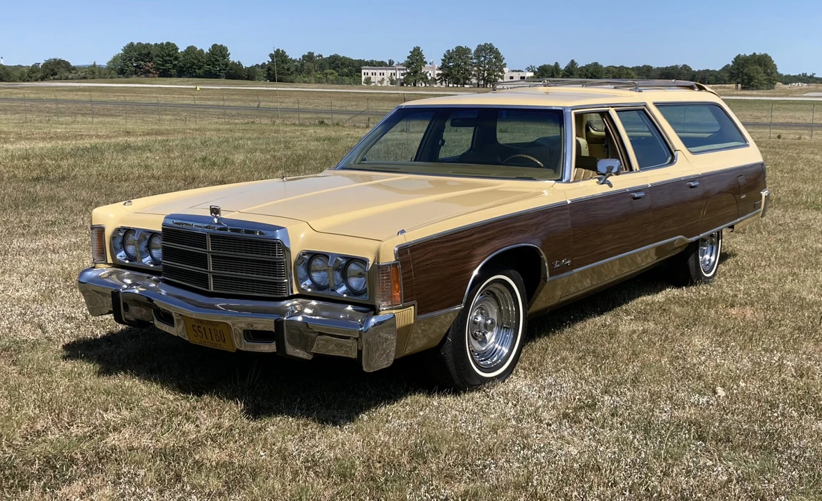 1977 Chrysler Town & Country - Image 3 of 31
