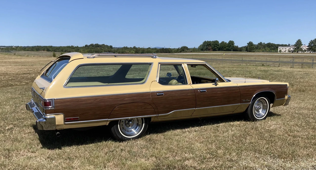 1977 Chrysler Town & Country - Image 6 of 31