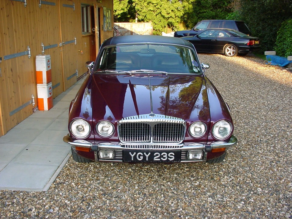 1977 Daimler - Image 2 of 3