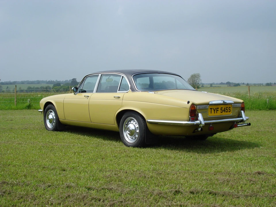 1977 Daimler - Image 2 of 4