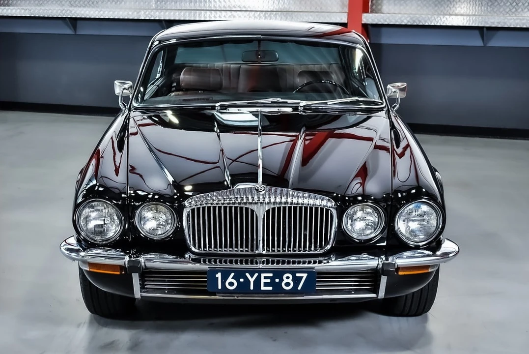 1977 Daimler - Image 2 of 30