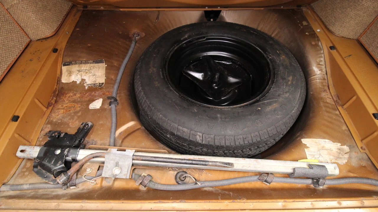 1977 Dodge Aspen - Image 18 of 24