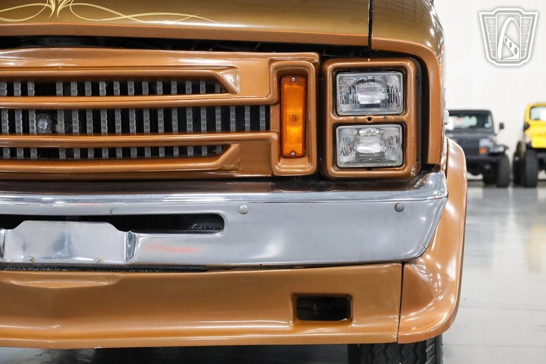 1977 Dodge Ram Van - Image 10 of 12