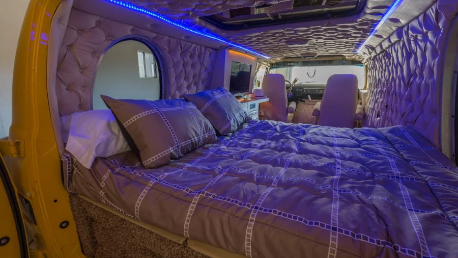 1977 Dodge Ram Van - Image 9 of 10