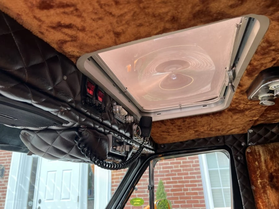 1977 Dodge Ram Van - Image 12 of 13