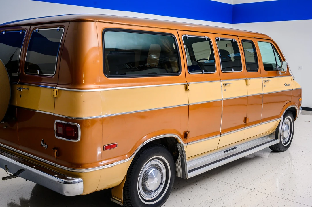 1977 Dodge Ram Van - Image 25 of 31