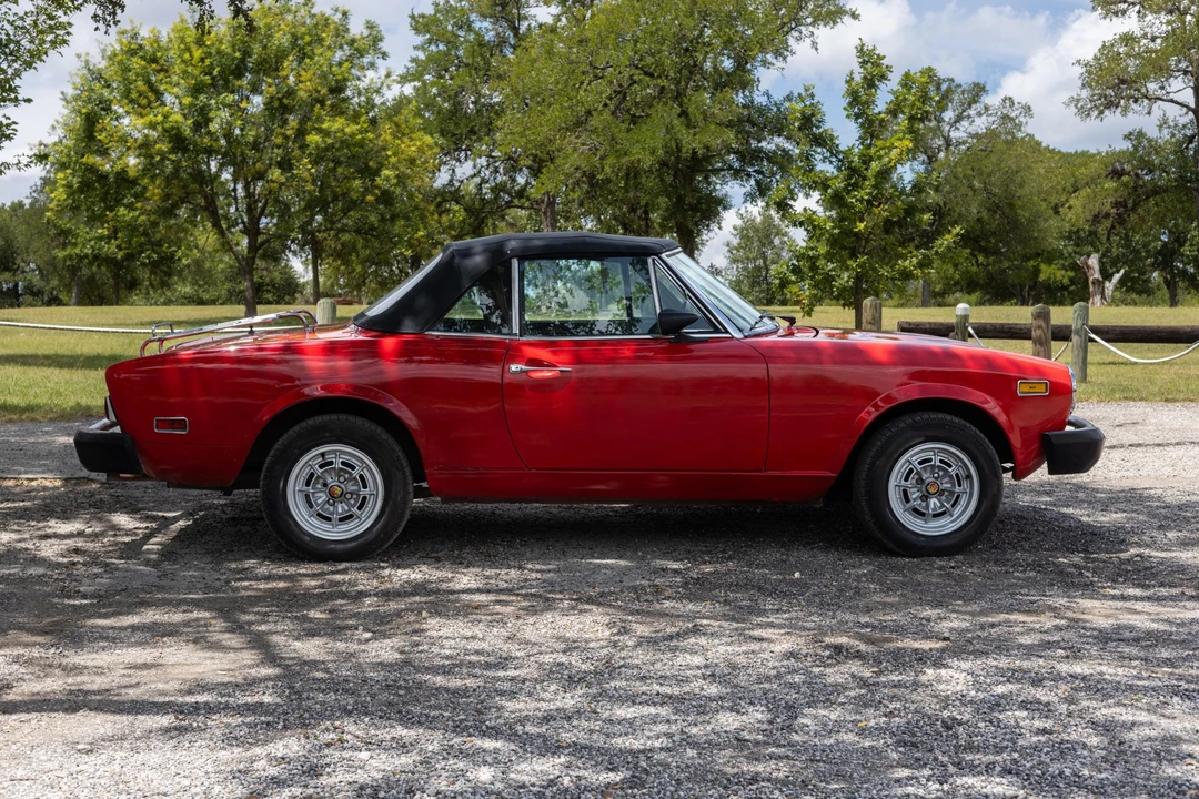 1977 Fiat 124 Sport Spider - Image 16 of 31