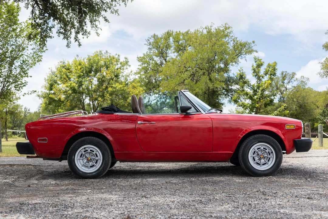 1977 Fiat 124 Sport Spider - Image 25 of 31