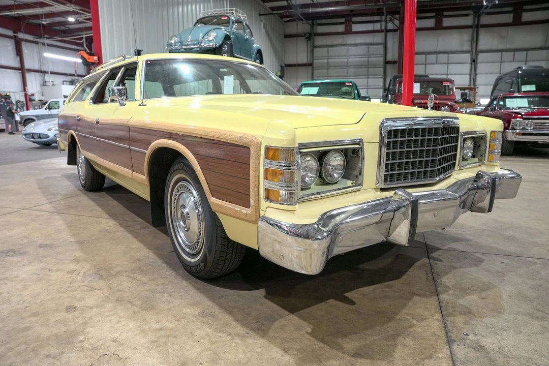 1977 Ford Country Squire - Image 7 of 31