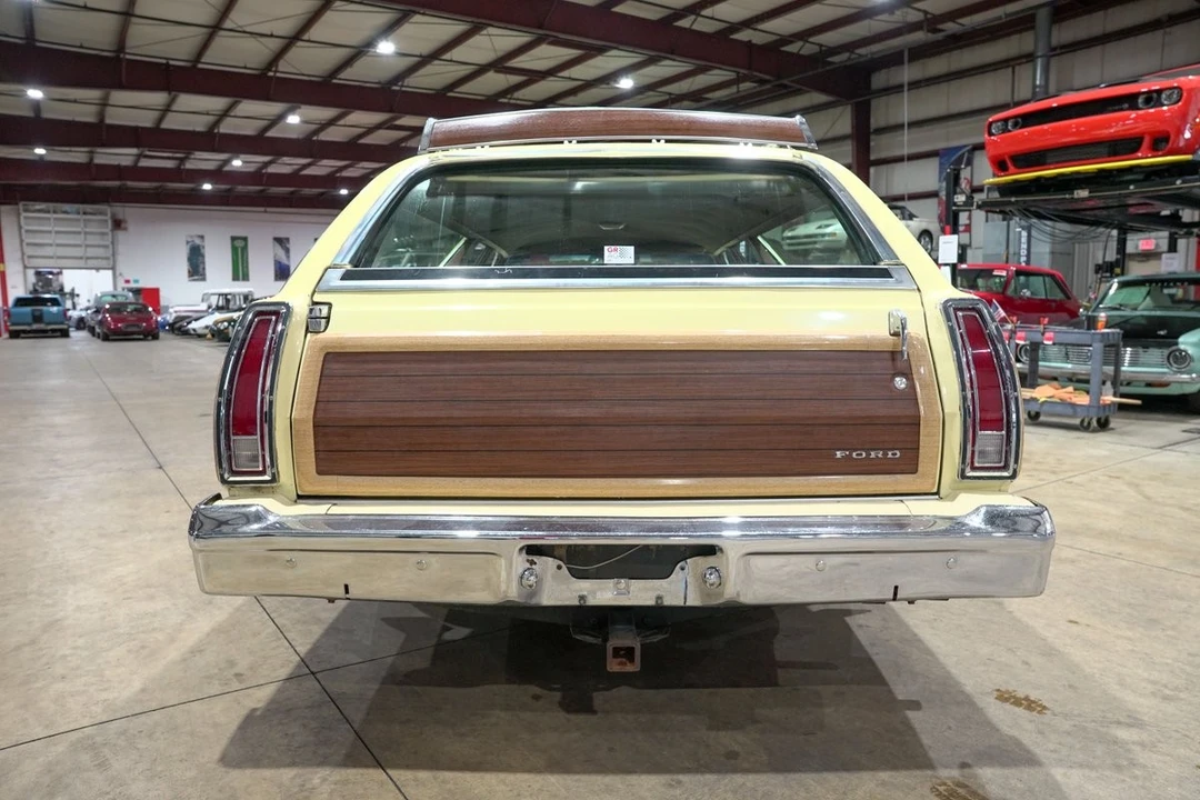 1977 Ford Country Squire - Image 4 of 31