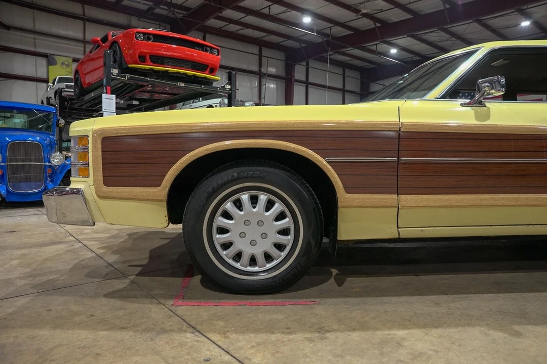 1977 Ford Country Squire - Image 3 of 12