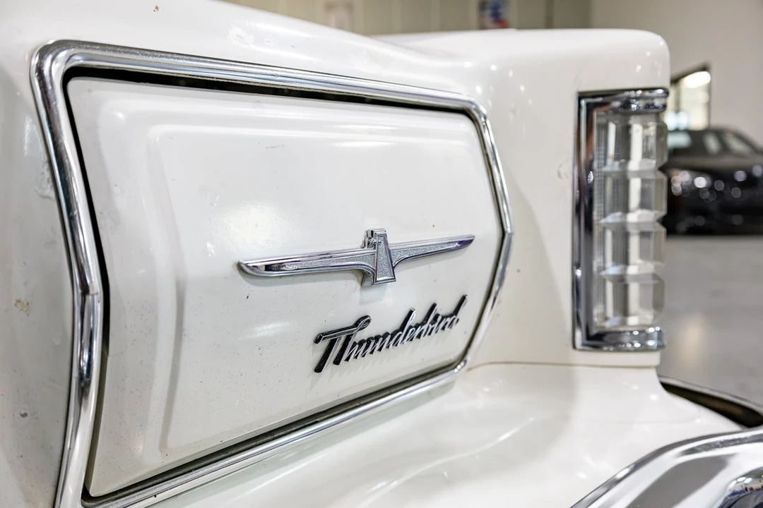 1977 Ford Thunderbird 7th Gen - Image 23 of 31