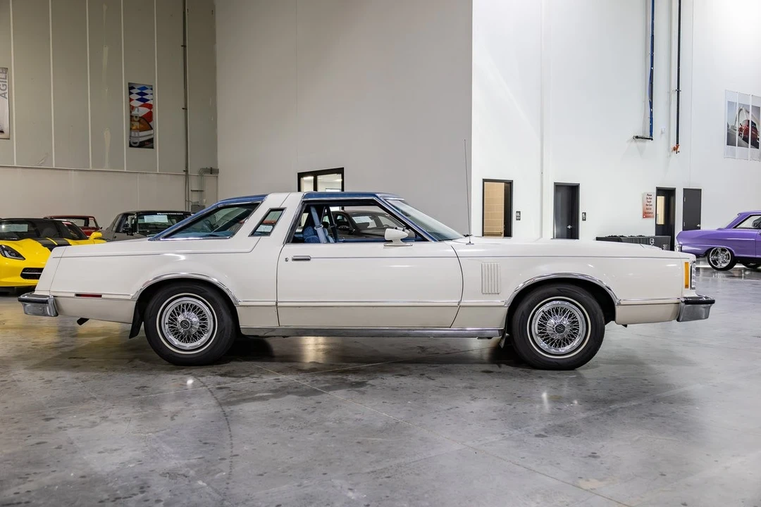 1977 Ford Thunderbird 7th Gen - Image 8 of 31