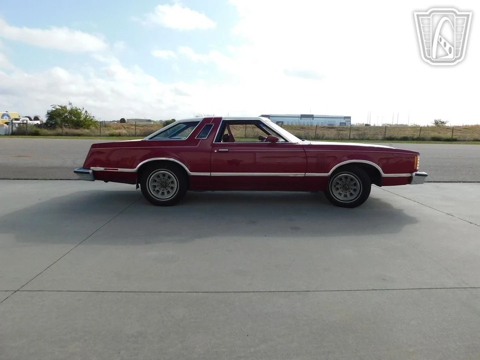 1977 Ford Thunderbird 7th Gen - Image 4 of 12