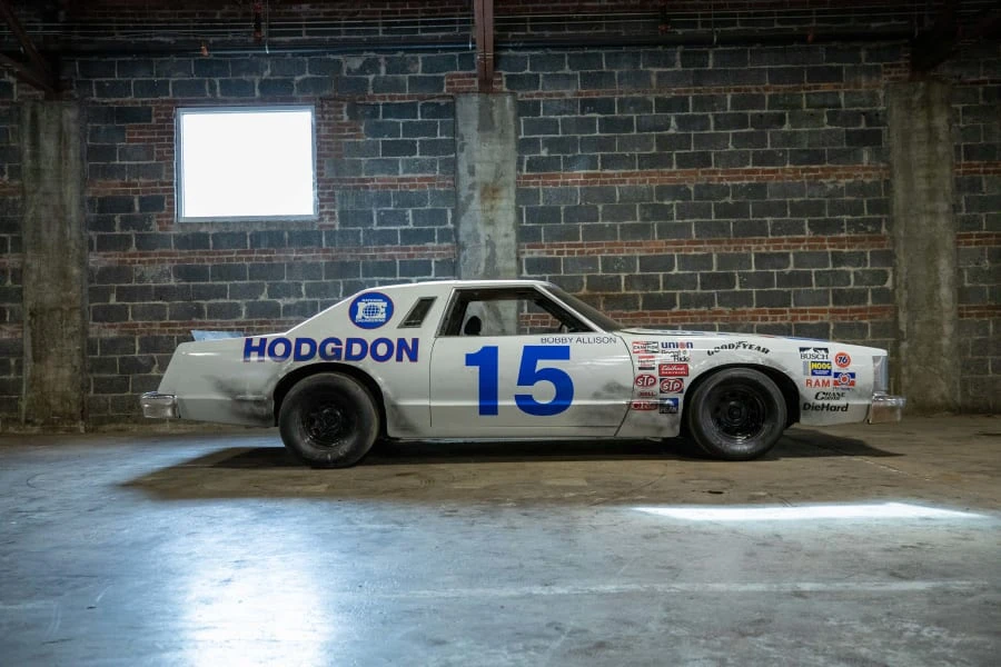 1977 Ford Thunderbird 7th Gen - Image 11 of 21
