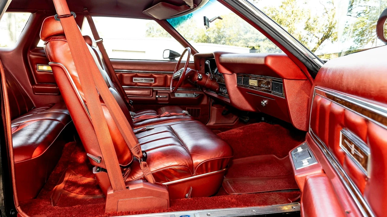 1977 Ford Thunderbird 7th Gen - Image 7 of 31