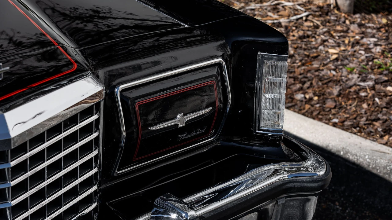 1977 Ford Thunderbird 7th Gen - Image 11 of 31