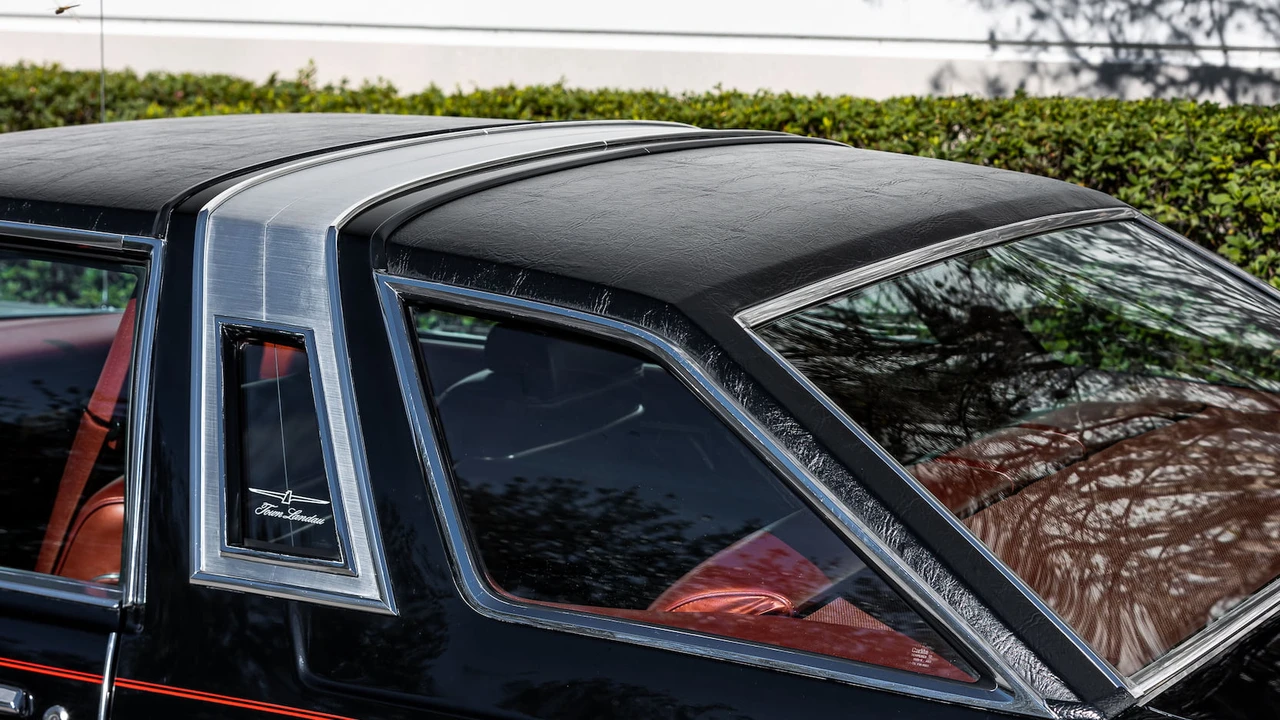 1977 Ford Thunderbird 7th Gen - Image 13 of 31