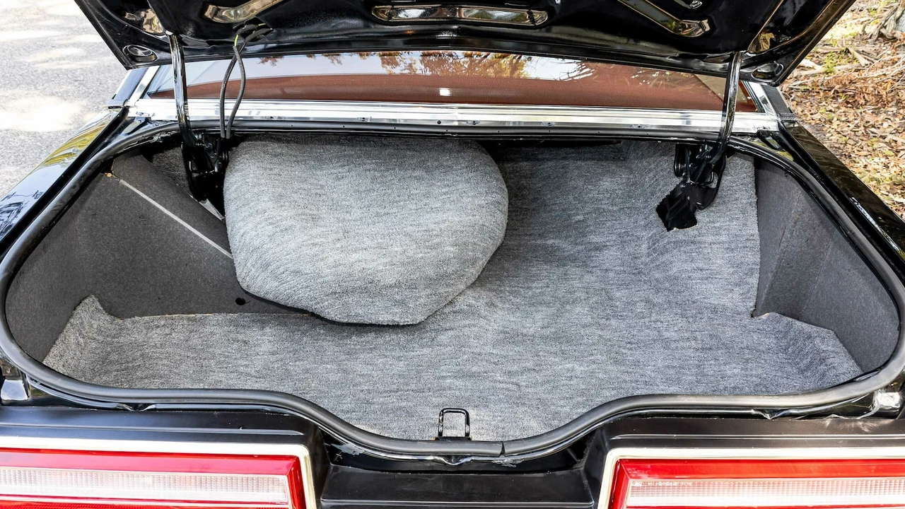 1977 Ford Thunderbird 7th Gen - Image 17 of 31