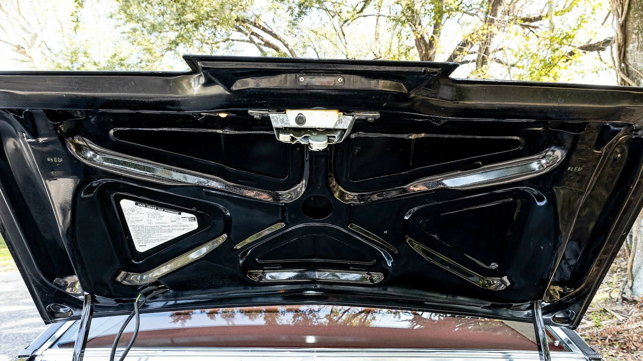 1977 Ford Thunderbird 7th Gen - Image 19 of 31