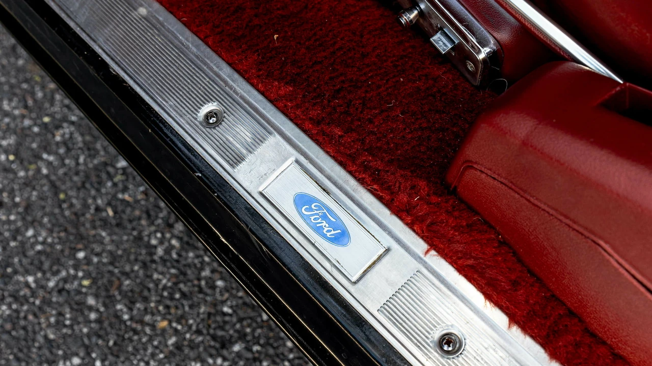 1977 Ford Thunderbird 7th Gen - Image 24 of 31