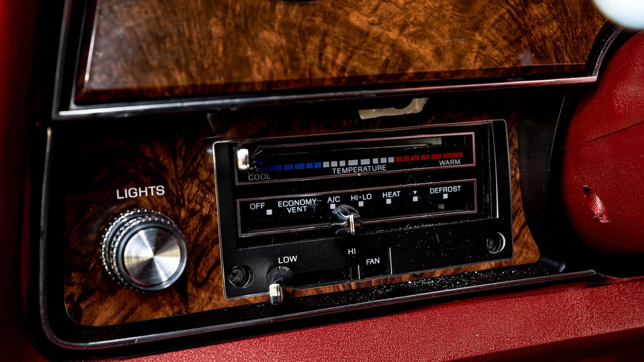 1977 Ford Thunderbird 7th Gen - Image 29 of 31