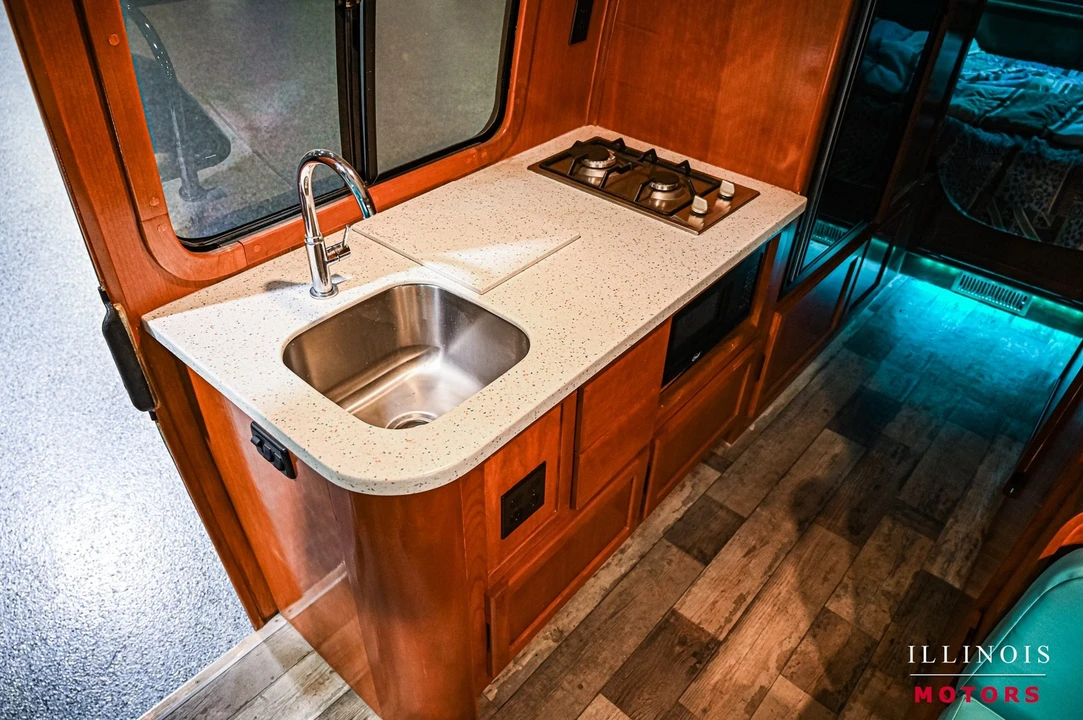 1977 GMC Motorhome - Image 24 of 31