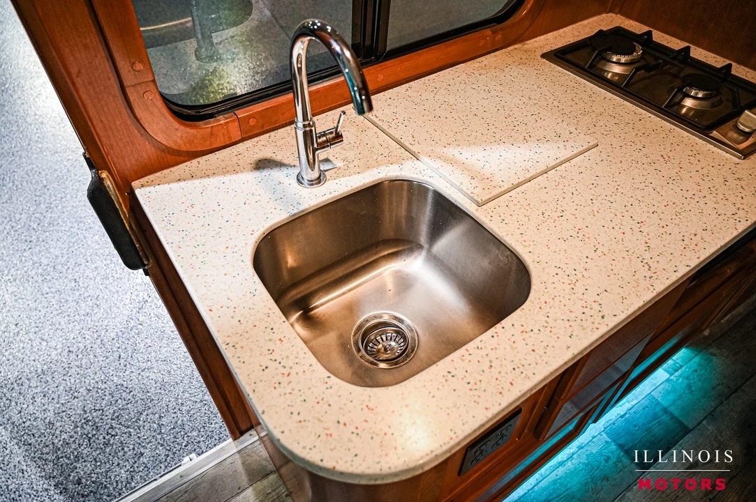 1977 GMC Motorhome - Image 31 of 31