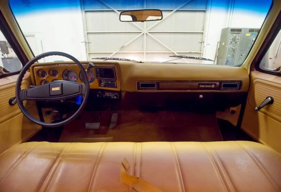 1977 GMC Suburban 7th Gen - Image 6 of 12