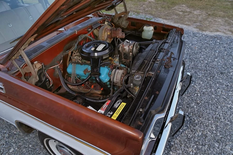 1977 GMC Suburban 7th Gen - Image 7 of 12
