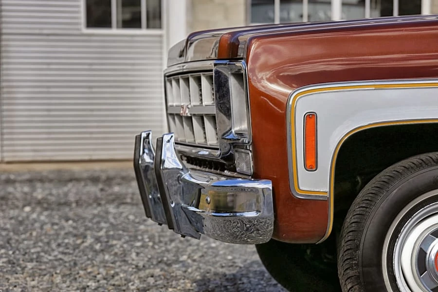 1977 GMC Suburban 7th Gen - Image 11 of 12