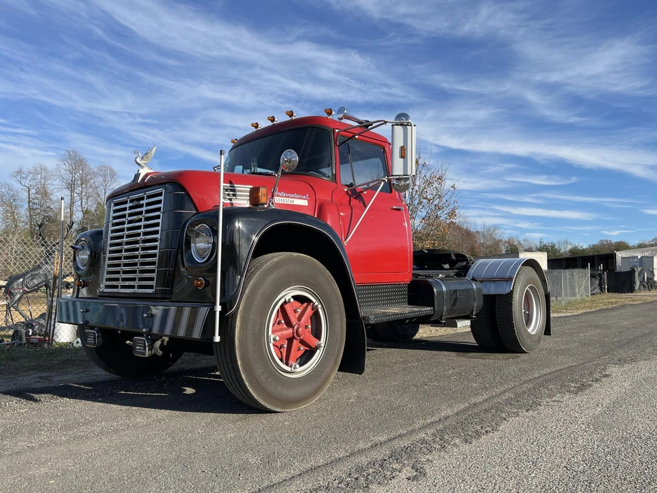 1977 International Harvester Loadstar - Image 2 of 31