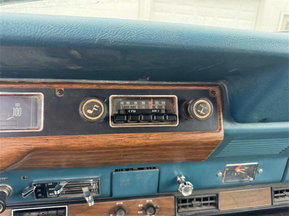 1977 International - Image 17 of 31