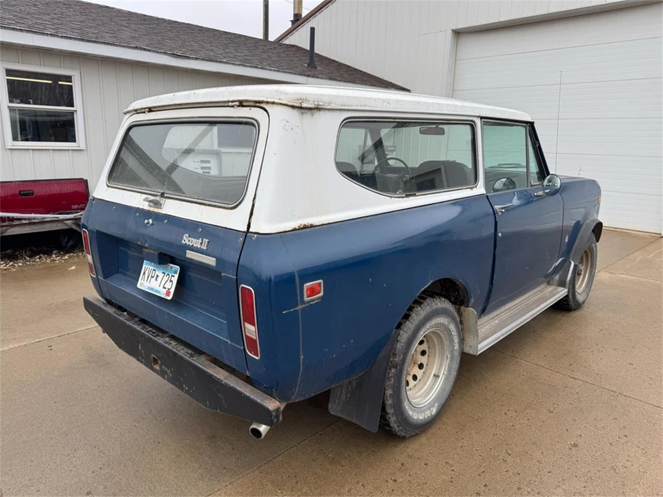 1977 International - Image 7 of 31