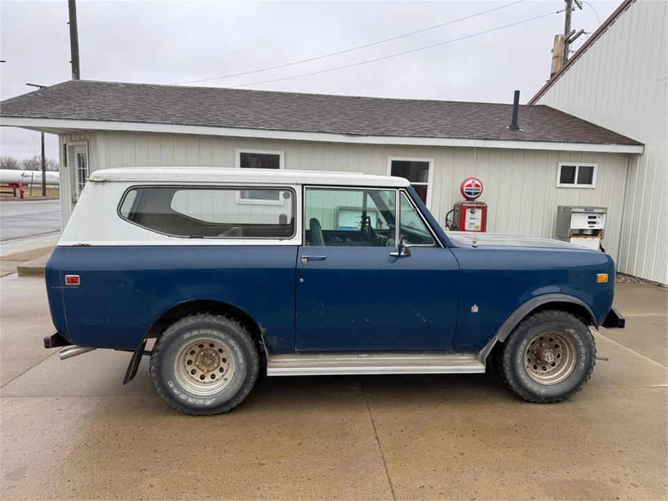 1977 International - Image 8 of 31