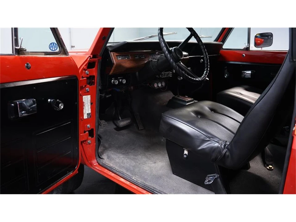 1977 International - Image 4 of 31