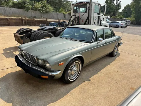 1977 Jaguar XJ Sedan 4D