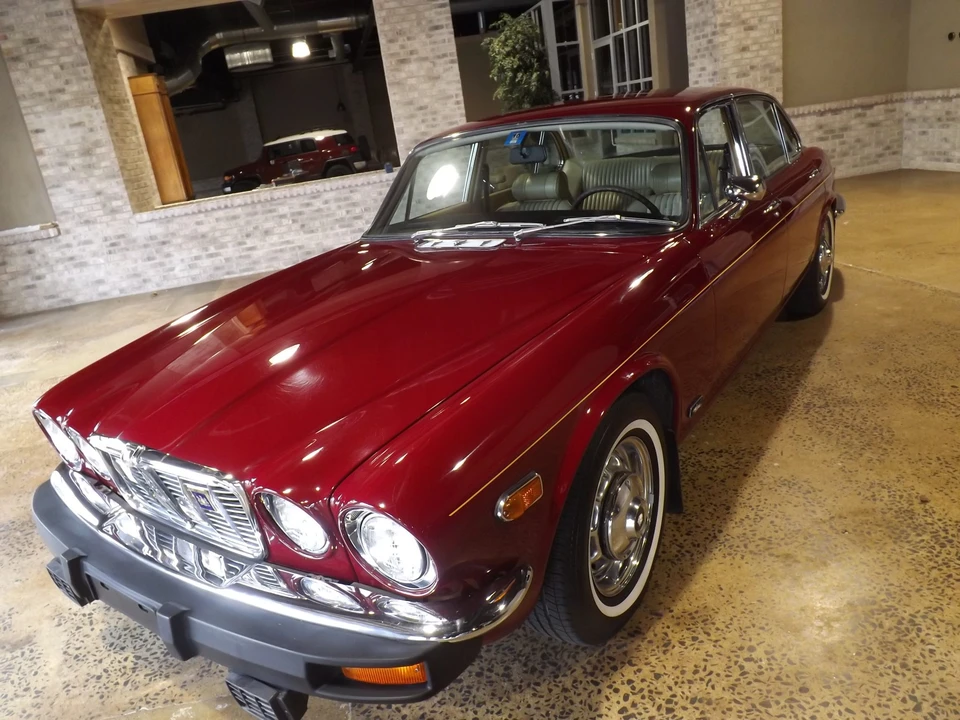 1977 Jaguar XJ Series 2 - Image 2 of 31