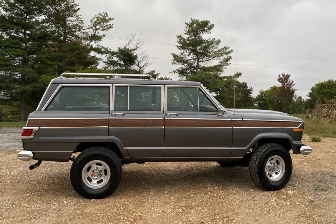 1977 Jeep SJ Wagoneer - Image 10 of 31