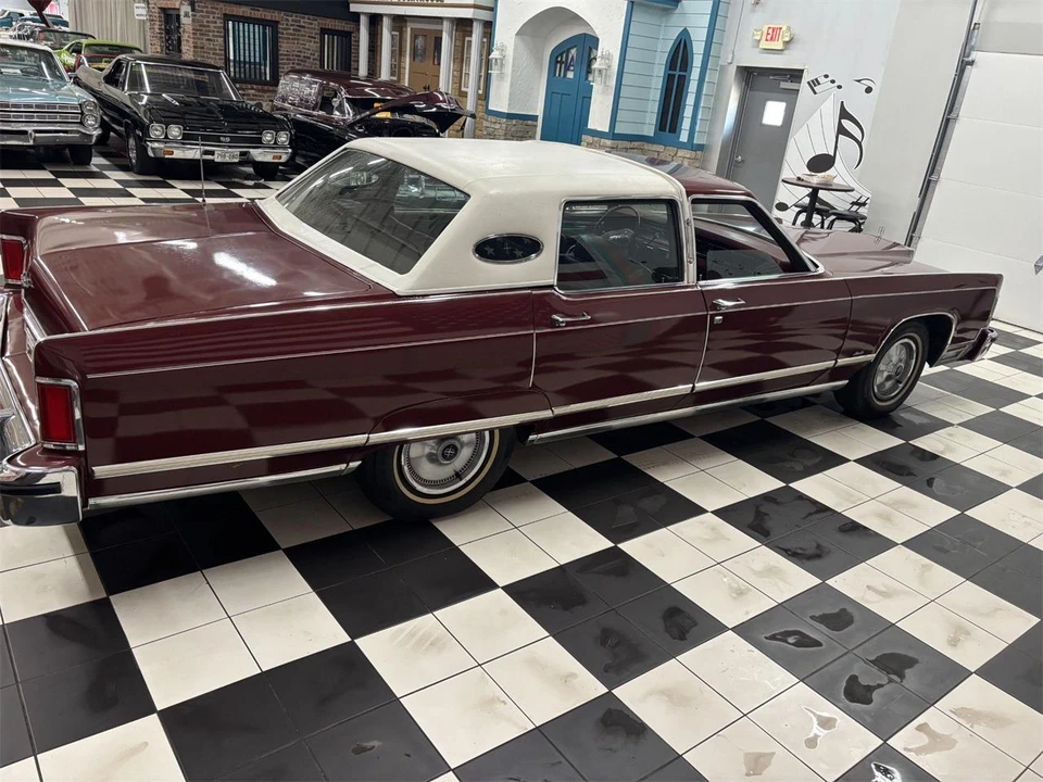 1977 Lincoln Continental 5th Gen - Image 12 of 31