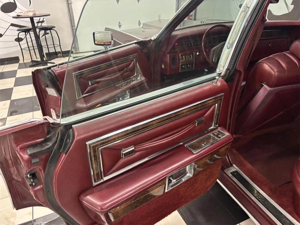 1977 Lincoln Continental 5th Gen - Image 24 of 31
