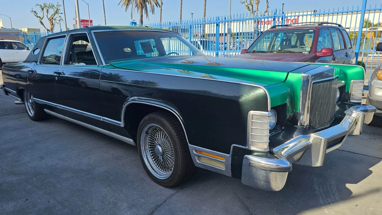 1977 Lincoln Continental 5th Gen - Image 2 of 15