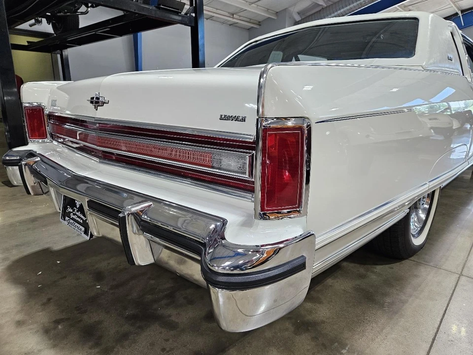 1977 Lincoln Continental 5th Gen - Image 21 of 22